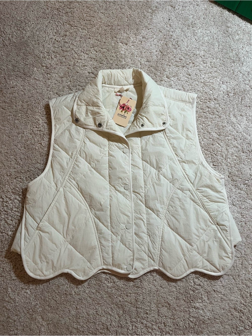 NWT entro Scallop-Hem Quilted Vest in Cream